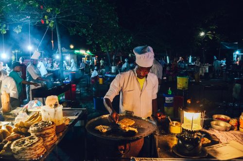 Zubereitung der Zanzibar Pizza auf dem Forodhani Market
